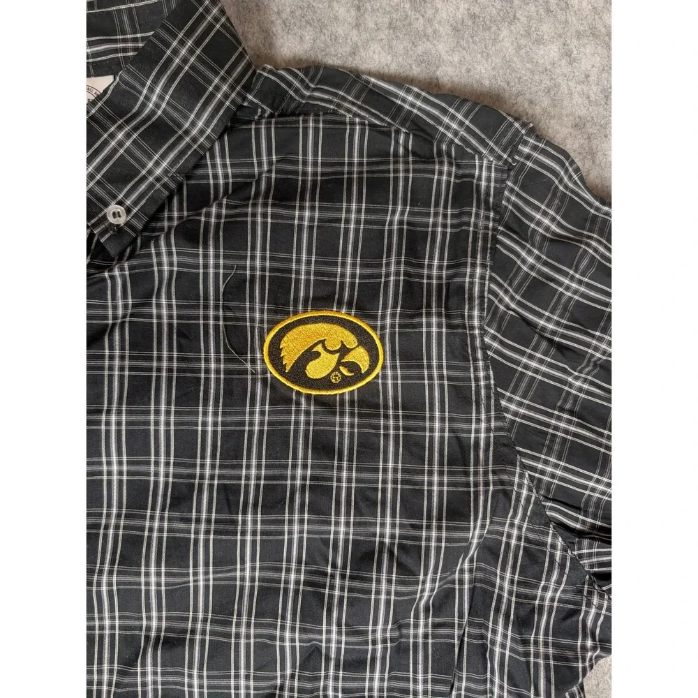 Rivalry Threads Men's Plaid‎ Button Down Shirt M Iowa Hawkeyes Logo Classic Fit